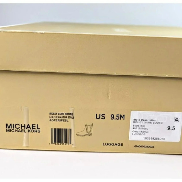 Michael Kors Women's Ridley Studded Lug-Sole Chelsea Booties Size 9.5 MSRP $225 - Picture 10 of 10